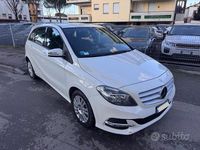 Usata Mercedes B200 156 CV (114 kW) 2014 Bianco Monovolume