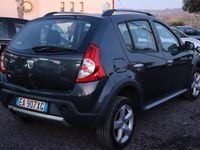 Usata Dacia Sandero Stepway 70 CV (51 kW) 2010 Grigio Utilitaria