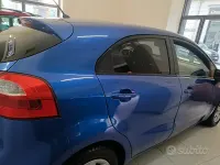 Usata Kia Rio 75 CV (55 kW) 2012 Bluazzurro Berlina