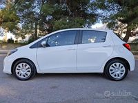 Usata Toyota Yaris 69 CV (50 kW) 2015 Bianco Utilitaria