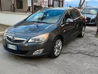 Usata Opel Astra Cosmo 110 CV (80 kW) 2010 Gray Berlina