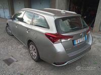 Usata Toyota Auris Hybrid 99 CV (72 kW) 2018 Grigio Station wagon