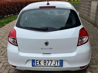 Usata Renault Clio III 75 CV (55 kW) 2011 Bianco Berlina
