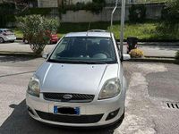 Usata Ford Fiesta Ghia 68 CV (50 kW) 2007 Grigio Utilitaria