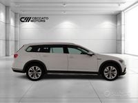Usata VW Passat Alltrack 200 CV (147 kW) 2023 Bianco Station wagon
