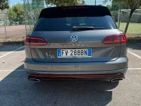 Usata VW Touareg R-line 231 CV (169 kW) 2019 Grigio SUV