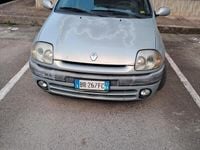 Usata Renault Clio II 58 CV (42 kW) 2001 Grigio Utilitaria