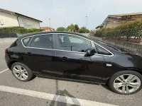Usata Opel Astra 60 CV (44 kW) 2011 Nero Berlina