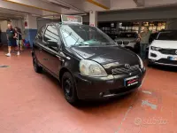 Usata Toyota Yaris 86 CV (63 kW) 2000 Nero Berlina