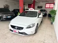 Usado Volvo V40 R-Design Kinetic 115 CV (84 kW) 2013 Blanco Berlina