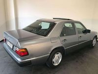 Usata Mercedes E200 122 CV (89 kW) 1989 Grigio Berlina