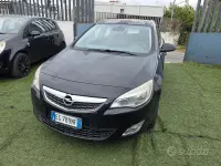 Usata Opel Astra 130 CV (95 kW) 2012 Nero Station wagon