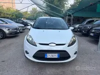 Usata Ford Fiesta 92 CV (67 kW) 2009 Bianco Berlina
