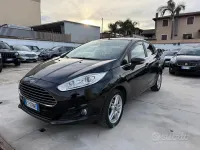Usata Ford Fiesta Individual 100 CV (73 kW) 2013 Nero Berlina