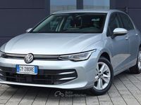 Usata VW Golf VIII Life 116 CV (85 kW) 2025 Grigio Berlina