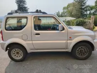 Usata Suzuki Jimny 86 CV (63 kW) 2010 Grigio SUV