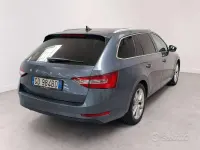 Usata Skoda Superb Style 122 CV (89 kW) 2020 Grigio Station wagon