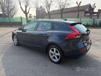 Usata Volvo V40 Momentum 115 CV (84 kW) 2014 Blu Berlina
