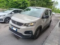 Begagnad Peugeot Rifter 131 HK (96 kW) 2022 Grå Minibuss