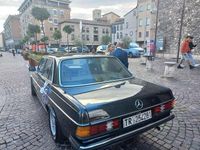 Usata Mercedes 200 94 CV (69 kW) 1977 Nero Berlina