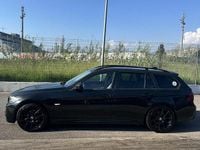 Begagnad BMW 318 Efficient Dynamics 143 HK (105 kW) 2012 Svart Kombi