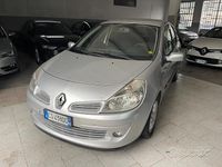 Usata Renault Clio II Luxe 85 CV (62 kW) 2005 Grigio Berlina