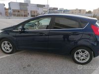 Usata Ford Fiesta Titanium 75 CV (55 kW) 2014 Blu Utilitaria