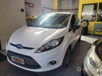 Usata Ford Fiesta 71 CV (52 kW) 2010 Bianco Utilitaria
