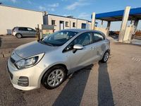 Usata Kia Rio Active 75 CV (55 kW) 2015 Grigio Berlina