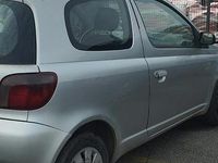 Usata Toyota Yaris 68 CV (50 kW) 1999 Grigio Berlina