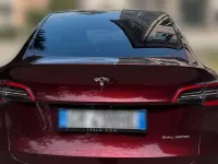 Usata Tesla Model Y 152 kW (208 CV) 2023 Rosso SUV