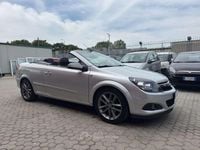 Usata Opel Astra Cabriolet Cosmo 140 CV (102 kW) 2006 Argento Cabrio