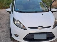 Usata Ford Fiesta 68 CV (50 kW) 2010 Bianco Berlina