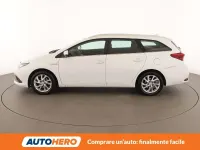 Usata Toyota Auris Hybrid Active 99 CV (72 kW) 2016 Bianco Station wagon