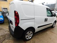 Usata Fiat Doblò 90 CV (66 kW) 2016 Bianco Monovolume