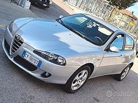 Usata Alfa Romeo 147 120 CV (88 kW) 2005 Grigio Utilitaria