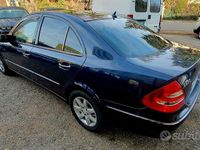 Usata Mercedes E280 177 CV (130 kW) 2005 Blu Berlina