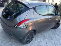 Usata Lancia Ypsilon Gold 69 CV (50 kW) 2019 Grigio Utilitaria