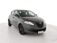 Usata Lancia Ypsilon 69 CV (50 kW) 2015 Grigio scuro Utilitaria