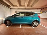 Usata Ford Fiesta Titanium 101 CV (74 kW) 2017 Blu Berlina