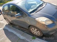 Usata Toyota Yaris 69 CV (50 kW) 2011 Grigio Utilitaria