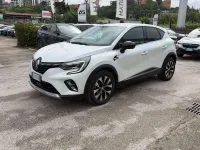 Usata Renault Captur Engineered 159 CV (116 kW) 2023 Beige SUV