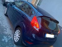 Usata Ford Fiesta 92 CV (67 kW) 2015 Blu Berlina