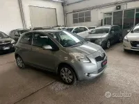 Usata Toyota Yaris 84 CV (61 kW) 2007 Grigio Utilitaria