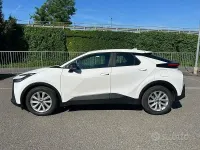 Usata Toyota C-HR Active 140 CV (102 kW) 2024 Bianco SUV