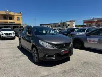 Usata Peugeot 2008 Allure 99 CV (72 kW) 2017 Grigio SUV