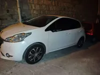 Usata Peugeot 208 Active 68 CV (50 kW) 2014 Bianco Utilitaria