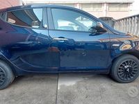 Usata Lancia Ypsilon 69 CV (50 kW) 2017 Blu Utilitaria