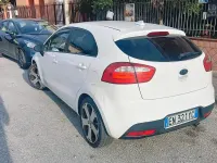 Usata Kia Rio 75 CV (55 kW) 2013 Bianco Berlina