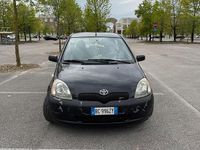 Usata Toyota Yaris 68 CV (50 kW) 1999 Nero Utilitaria